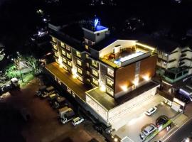 Viesnīca ar baseinu Cosmique Clarks Inn Suites Goa pilsētā Margao