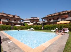 Follonica Apartments, hotel a Follonica