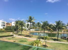 Apartamento em Condominio de Luxo - Iberostar- Praia Do Forte, hotel with pools in Praia do Forte