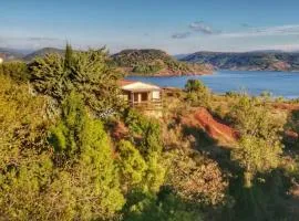Studio 22 m2, terrasse vue montagne, dans propriété face au Lac du Salagou