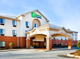 Holiday Inn Express Forest City, an IHG Hotel, готель у місті Форест-Сіті