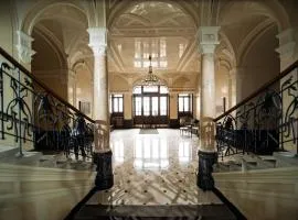 George Hotel