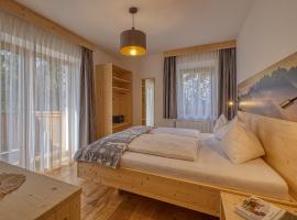 Garni Appartments Helvetia, B&B in Villabassa