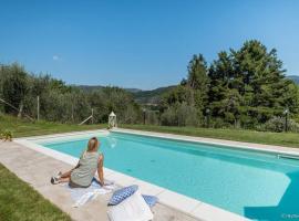 Alla Bella Aurora with Amazing POOL in Tuscany, biệt thự ở Lucca