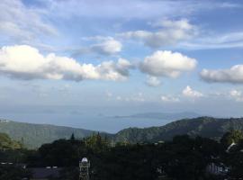 Condominium with Swimming Pool and Viewing Deck, apartment in Tagaytay