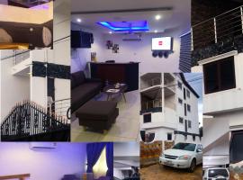 Adeshie fie hotel, hotel in Tarkwa