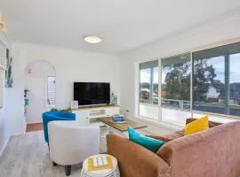 Palms I Pet Friendly I 2 Mins to Beach