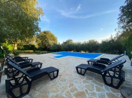 Stone Holiday Homes Stankovci with pool and Mediterranean gardens, cottage in Stankovci