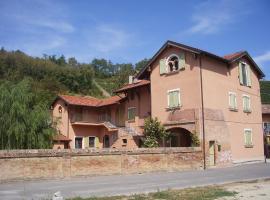 Guest House I Vicini di Cesare บีแอนด์บีในCastelnuovo