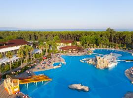 Falkensteiner Club Funimation Garden Calabria, hotel com piscinas em Curinga