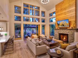 NEW 4BD Residence in the Signature Home Collection at Old Greenwood!, resort ski di Truckee