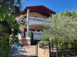 Villa Maximilian, hotel in Grebaštica