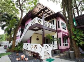 Sandy House Rawai: Rawai Plajı şehrinde bir otel