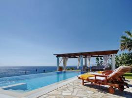 Villa in Kleismata Sleeps 7 with Pool and Air Con, hotel in Klísmata