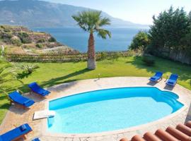 Villa in Kleismata Sleeps 7 includes Swimming pool and Air Con 6, hotel in Klísmata