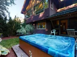 3BR in Montbello, Cozy Townhouse, Private Hot Tub, Near Village, Fireplace