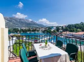Apartments & Rooms Mihajica