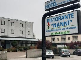 Ristorante Hotel Turandot Magnolia!!!، فندق مع موقف سيارات في Grisignano di Zocco