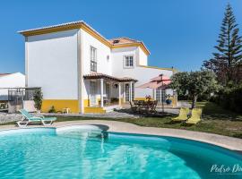 4 bedrooms villa with private pool enclosed garden and wifi at Azeitao, hotell i Azeitao