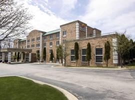 Comfort Inn & Suites Grafton-Cedarburg, hotel with parking in Grafton