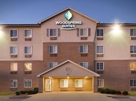 WoodSpring Suites Fort Worth Forest Hill، فندق في Forest Hill