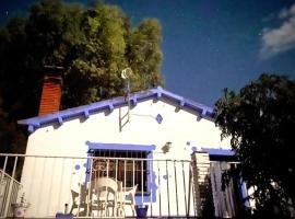 La Casa de Las Burbujas Azules, хотел с паркинг в Каспе