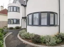 Flat 2, 38 Preston Road