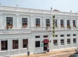 Central Palace Hotel