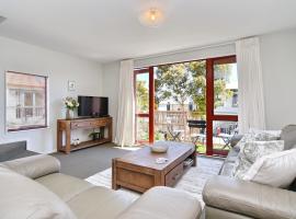 Tumeke Akaroa - Apartment - Christchurch Holiday Homes, hótel í Akaroa