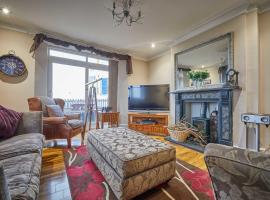 Host & Stay - The View Old Coastguard Cottage, Hotel in Tynemouth
