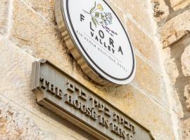 Flora Valley Boutique Hotel, hotel with parking in Jerusalem