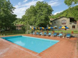 Locazione Turistica Podere Poderino - CNG131: Castiglione di Garfagnana'da bir otel