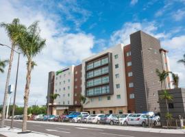 Holiday Inn Express and Suites Celaya, an IHG Hotel、セラヤのホテル