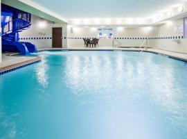 Holiday Inn Express & Suites - Dickinson by IHG، فندق في ديكنسون