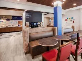 Holiday Inn Express & Suites - Detroit North - Roseville by IHG