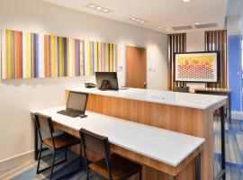 Holiday Inn Express & Suites Madison by IHG, hotel in Madison