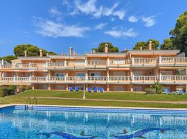 Casas Playas Apartment Sleeps 6 with Pool Air Con and WiFi, hotel en Casas Playas