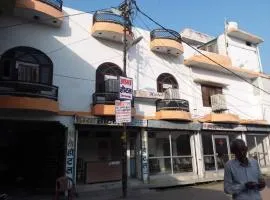 Priya Hotel