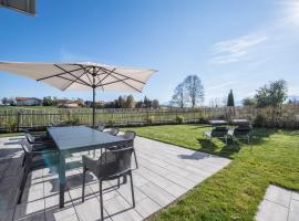 Design Ferienhaus 195qm, hotel v destinaci Breitbrunn am Chiemsee