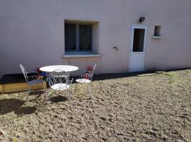 Chez Fabienne T3, apartment in Le Breuil-sur-Couze