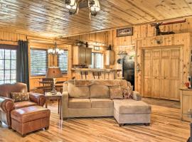 Cabin on Table Rock Lake with Hot Tub and Fire Pit!, stuga i Blue Eye