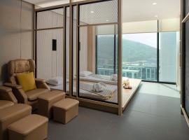 Holiday Inn & Suites Siracha Laemchabang by IHG, khách sạn ở Si Racha