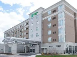 Holiday Inn & Suites - Farmington Hills - Detroit NW by IHG