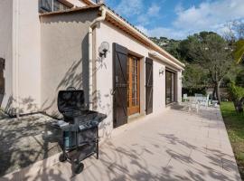 Quiet house in Drap with swimming pool, casa de praia em Drap