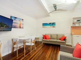 Tondio Terrace Flat 3 - Pet Friendly and close to the beach, kæledyrsvenligt hotel i Gold Coast