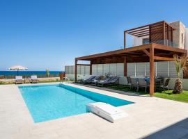 Lux Villa Nymphes Dioni, 30m from beach with Pool, BBQ and Play Area, hotel v destinaci Stavromenos