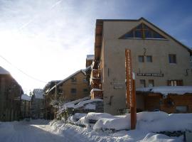 La Ptite Auberge, hotel cerca de Cougnes 1 Ski Lift, Aiguilles