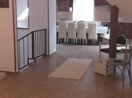 Szamóca Vendégház, hotel v destinaci Dudar