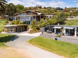 Golden Sand Beachfront Accommodation, hotel din Coopers Beach