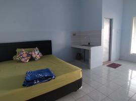 Omah Kost Family Syariah, hotel with parking in Tulungagung